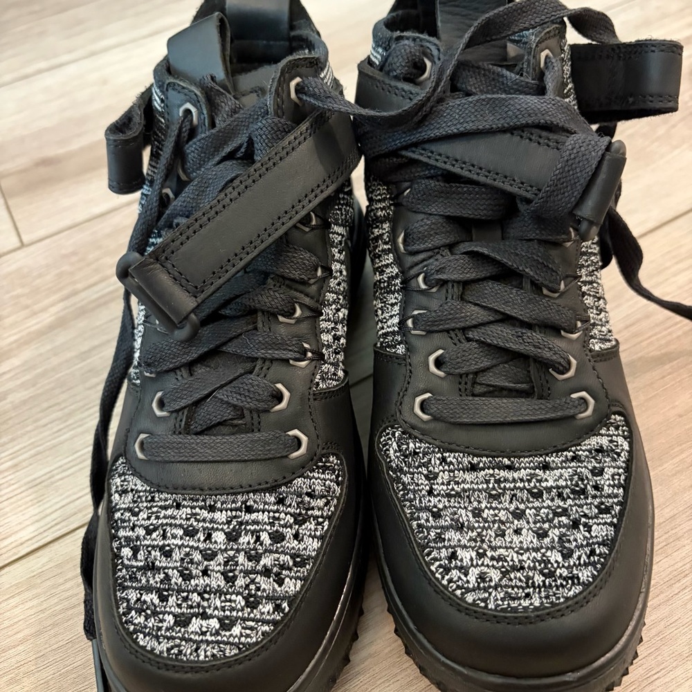 Stylish Black and Gray Women's Athletic Shoes